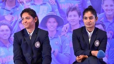 Harmanpreet Kaur and Mithali Raj at an event to honour the India women's team (Hindustan Times)