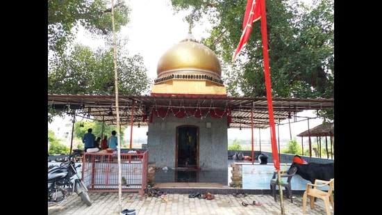Ancient Shool Tankeshwar temple of Lord Shiva in Arail area of Prayagraj. (HT)