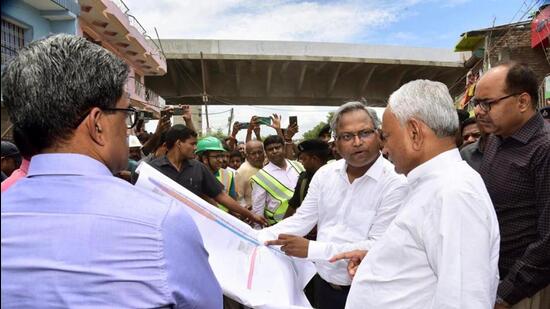 CM Nitish Kumar inspects a road project in Patna on Tuesday. (Santosh Kumar/HT)