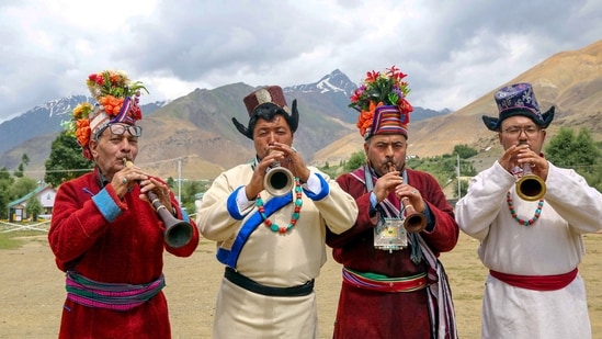 Dras: Artists during preparation of Kargil Vijay Diwas in Dras.(PTI)