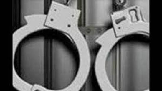 Three women held for honey trapping, robbing passengers in Ludhiana. (HT FILE)