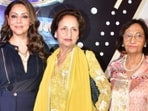 Gauri Khan with her mom and Karisma Kapoor with Ranveer Singh and Ranbir Kapoor at Rocky Aur Rani Kii Prem Kahaani screening. Gauri Khan with her mom and Karisma Kapoor with Ranveer Singh and Ranbir Kapoor at Rocky Aur Rani Kii Prem Kahaani screening.