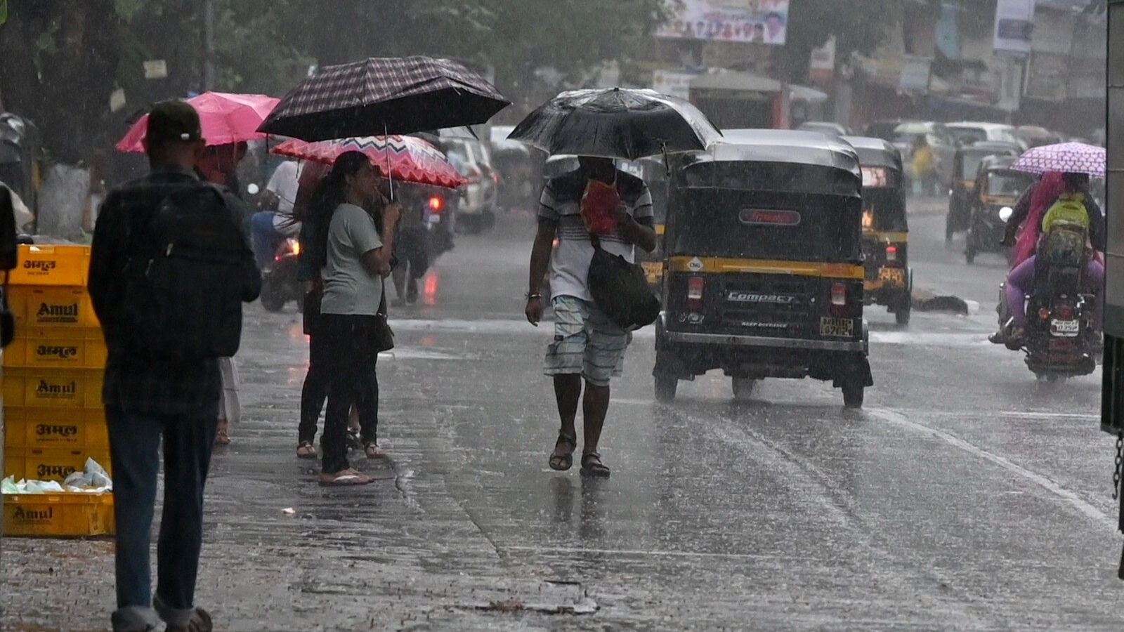 Mumbai Rain LIVE Updates: IMD issues Red alert for today; schools, colleges shut - Vimarsana News