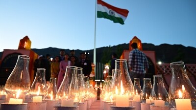 Candles lit at Kargil War Memorial in memory of the soldiers who laid down their lives during the 1999 Kargil War in Drass. (Hindustan Times)