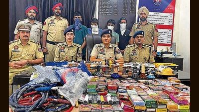 Accused of serving hookahs among the people despite a ban in the custody of Division number 5 police in Ludhiana. (HT Photo)