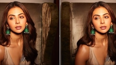 Rakul Preet Singh gave all the jhumka lovers a new style to adore when she ditched the traditional silver and gold earrings and opted for a unique dark green jhumka that is sure to turn heads. With intricate detailing, vibrant colour and silver embellishment at the bottom, this piece is a total trendsetter. (Instagram/@rakulpreet) Rakul Preet Singh gave all the jhumka lovers a new style to adore when she ditched the traditional silver and gold earrings and opted for a unique dark green jhumka that is sure to turn heads. With intricate detailing, vibrant colour and silver embellishment at the bottom, this piece is a total trendsetter. (Instagram/@rakulpreet)