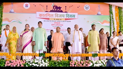 Chief minister Yogi Adityanath and Lucknow mayor Sushma Kharakwal paid tribute to the fallen martyrs of the Kargil War at the Kargil Shaheed Smriti Vatika here on Wednesday. (Deepak Gupta) Chief minister Yogi Adityanath and Lucknow mayor Sushma Kharakwal paid tribute to the fallen martyrs of the Kargil War at the Kargil Shaheed Smriti Vatika here on Wednesday. (Deepak Gupta)