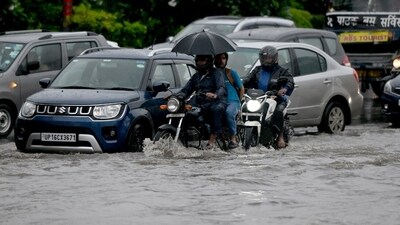Several parts of Delhi and its adjoining National Capital Region (NCR) were waterlogged on Wednesday after a heavy downpour coupled with thundershowers and lightning. (Sunil Ghosh / Hindustan Times) Several parts of Delhi and its adjoining National Capital Region (NCR) were waterlogged on Wednesday after a heavy downpour coupled with thundershowers and lightning. (Sunil Ghosh / Hindustan Times)
