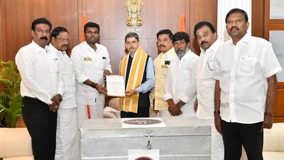 Tamil Nadu Bharatiya Janata Party president K Annamalai on Wednesday handed over two silver trunks to governor R N Ravi containing documents which he said are evidence of the Dravida Munnetra Kazhagam government’s corruption. (HT Photo) Tamil Nadu Bharatiya Janata Party president K Annamalai on Wednesday handed over two silver trunks to governor R N Ravi containing documents which he said are evidence of the Dravida Munnetra Kazhagam government’s corruption. (HT Photo)