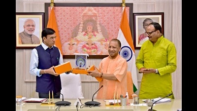 Uttar Pradesh Chief Minister Yogi Adityanath during the meeting with Union Health Minister Mansukh Mandviya at 5 Kalidas CM’s official residence in Lucknow on Wednesday. (HT photo)