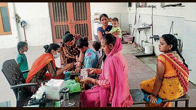 Vaccination against MR is a two-dose course, starting with the first dose at 9 months through 15 months of age, and the second dose at 4 through 6 years of age. (HT Photo) Vaccination against MR is a two-dose course, starting with the first dose at 9 months through 15 months of age, and the second dose at 4 through 6 years of age. (HT Photo)