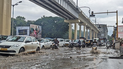 Watelogging at Yerawada on Ahmednagar Road on Wednesday. (Shankar Narayan/HT PHOTO) Watelogging at Yerawada on Ahmednagar Road on Wednesday. (Shankar Narayan/HT PHOTO)