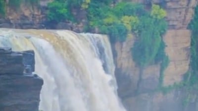 Dams, rivers, rivulets, lakes and other reservoirs and water bodies filled to the brim, flooding into cities and towns and submerging several structures in Karnataka. Dams, rivers, rivulets, lakes and other reservoirs and water bodies filled to the brim, flooding into cities and towns and submerging several structures in Karnataka.
