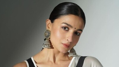 Alia Bhatt undeniably reigns as the jhumka queen of the season. Her continuous display of chic chiffon sarees paired with statement-making earrings is inspiring fashion enthusiasts all over. Alia effortlessly styled a classic black and white saree with a pair of oversized oxidized silver jhumkas. These stunning jhumkas featured intricate detailing and captivating patterns, making them an absolute must-have accessory for every fashion-forward individual. (Instagram/@AliaBhatt) Alia Bhatt undeniably reigns as the jhumka queen of the season. Her continuous display of chic chiffon sarees paired with statement-making earrings is inspiring fashion enthusiasts all over. Alia effortlessly styled a classic black and white saree with a pair of oversized oxidized silver jhumkas. These stunning jhumkas featured intricate detailing and captivating patterns, making them an absolute must-have accessory for every fashion-forward individual. (Instagram/@AliaBhatt)