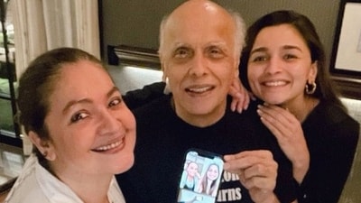 Mahesh Bhatt with Pooja Bhatt and Alia Bhatt. Mahesh Bhatt with Pooja Bhatt and Alia Bhatt.