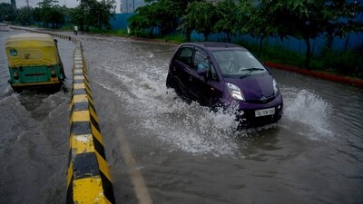 Meanwhile, the rain - both in Delhi-NCR and in Uttarakhand and Himachal led to a rise in Yamuna waters level. The river was flowing at 205.10m at 10 am amid the orange alert. (Sunil Ghosh / Hindustan Times) Meanwhile, the rain - both in Delhi-NCR and in Uttarakhand and Himachal led to a rise in Yamuna waters level. The river was flowing at 205.10m at 10 am amid the orange alert. (Sunil Ghosh / Hindustan Times)