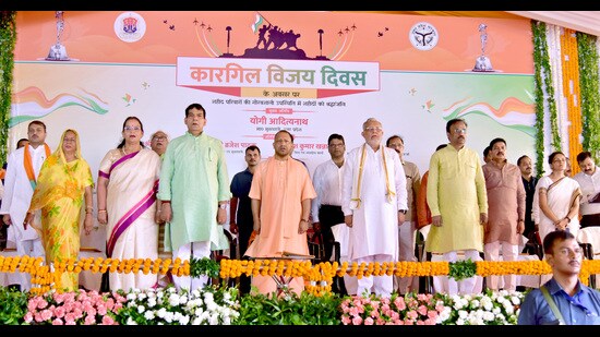Chief minister Yogi Adityanath and Lucknow mayor Sushma Kharakwal paid tribute to the fallen martyrs of the Kargil War at the Kargil Shaheed Smriti Vatika here on Wednesday. (Deepak Gupta)