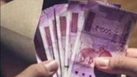 Haryana anti-corruption bureau has arrested a chief engineer of Haryana State Agricultural Marketing Board red handed while accepting a bribe of ₹2 lakh. (HT File)