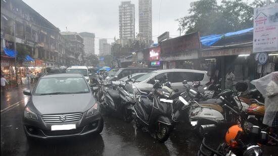 Mumbai, India – July 26, 2023: A visitor parked the Car at Kalbadevi Road area, in Mumbai, India, on Wednesday, July 26, 2023. (Photo by Bhushan Koyande/HT Photo)