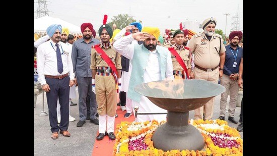 Punjab Chief Minister Bhagwant Mann pays homage to Kargil War martyrs during an event organised on Kargil Vijay Diwas at Punjab State War Heroes’ Memorial and Museum in Amritsar on Wednesday, (HT Photo)