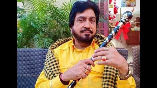 Punjabi folk singer Surinder Shinda passed away after a brief illness in Ludhiana on Wednesday morning. (HT file photo)