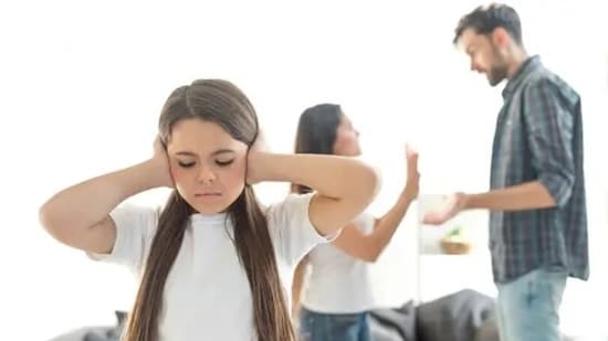 Sometimes the conditioning we receive in our family and close circle makes us feel that expressing emotions is a sign of weakness.&nbsp;(Unsplash)