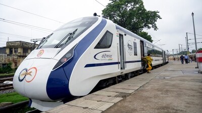 On getting the information, the railway team reached the spot. (File)