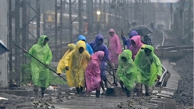 Track extension works in Andheri amidst torrential rain, in Mumbai, India. (Photo by Vijay Bate/HT Photo) Track extension works in Andheri amidst torrential rain, in Mumbai, India. (Photo by Vijay Bate/HT Photo)