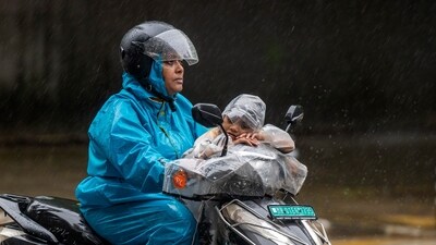 Tips on how to avoid infection during the rainy season (Photo by Satish Bate/ Hindustan Times) Tips on how to avoid infection during the rainy season (Photo by Satish Bate/ Hindustan Times)