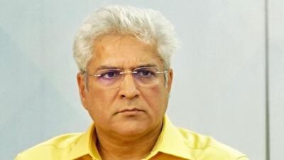 Kailash Gahlot, the transport minister of Delhi, asked DTC managing director Shilpa Shinde to not take action against the consultants to ensure smooth functioning of DTC. (HT Photo) Kailash Gahlot, the transport minister of Delhi, asked DTC managing director Shilpa Shinde to not take action against the consultants to ensure smooth functioning of DTC. (HT Photo)