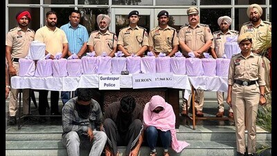 The arrested persons in Gurdaspur on Thursday. (HT photo) The arrested persons in Gurdaspur on Thursday. (HT photo)