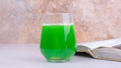 Wheatgrass juice is alternative medicine (CAM) approach of anticancer therapy, due to its high antioxidant content chlorophyll, laetrile, and antioxidant enzyme superoxide dismutase (SOD). (Freepik) Wheatgrass juice is alternative medicine (CAM) approach of anticancer therapy, due to its high antioxidant content chlorophyll, laetrile, and antioxidant enzyme superoxide dismutase (SOD). (Freepik)