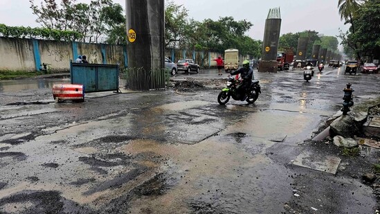 Potholes were seen on S V Road Near Nanavati Hospital at Vile Parle West, in Mumbai. (Photo by Vijay Bate/HT Photo)