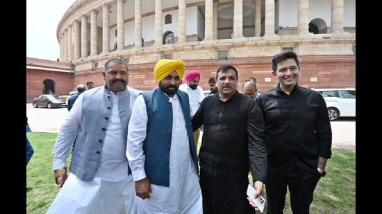 AAP Rajya Sabha MP Sanjay Singh with Punjab chief minister Bhagwant Mann and party MP Raghav Chadha, Sushil Kumar Rinku during a protest over his suspension from the Rajya Sabha, at Parliament House complex amid the Monsoon session in New Delhi on Thursday. (Sanjeev Verma/ HT)