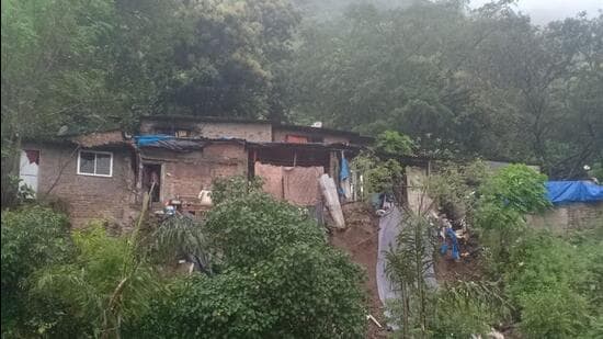 Accordingly, seven families were shifted to Patel School nearby. Others were shifted to a nearby mosque where arrangements were made for their food and stay. (HT Photo)