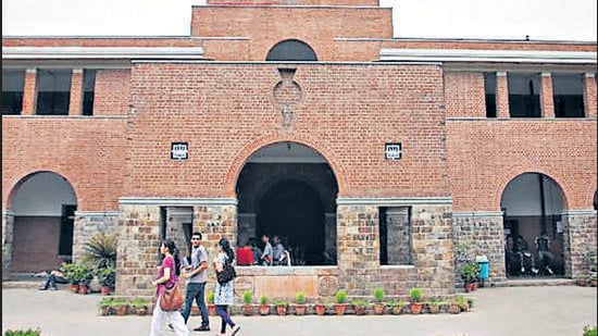 The bench permitted the two colleges to admit Christian minority students with an 85% weightage on a candidates’ CUET score and 15% weightage on interviews. (HT Archive)
