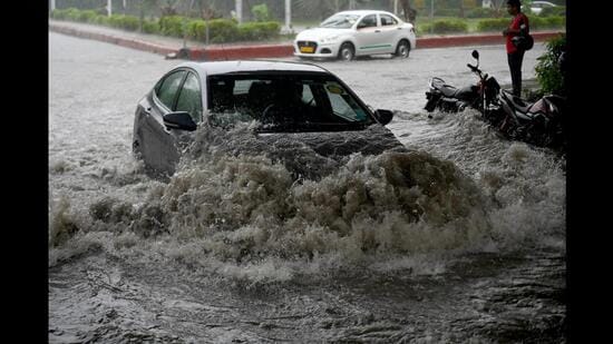 The overflowing Sukhna Choe, Siswan river and rivulets, including Jayanti Ki Rao and Patiala Ki Rao, caused irreparable damage in Mohali. (HT Photos)
