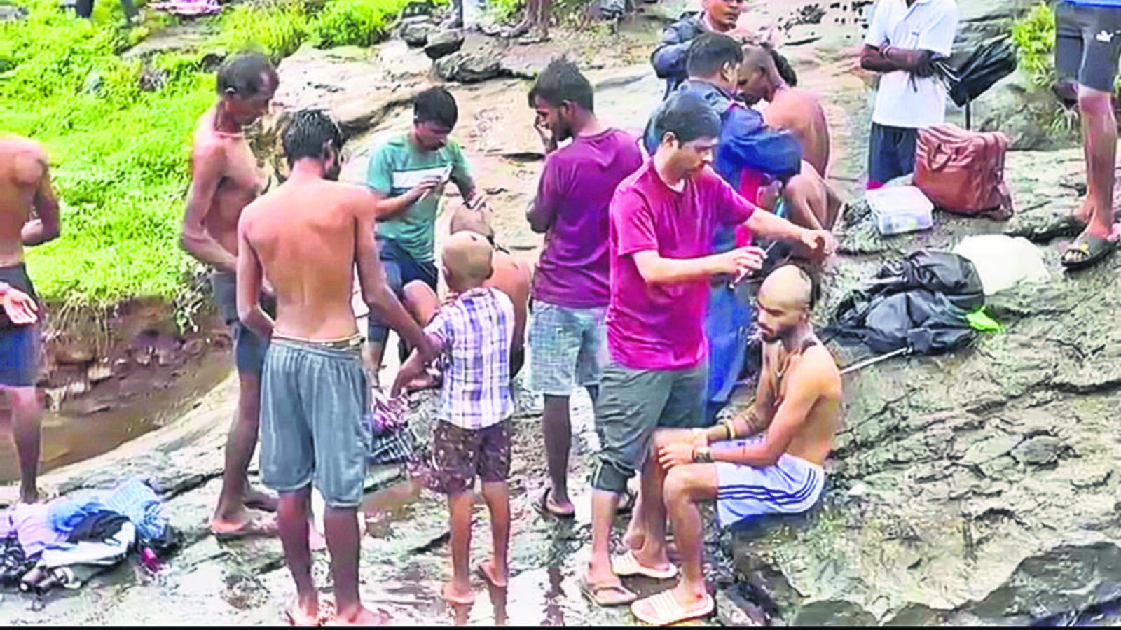 Last rites of Irshalwadi landslide victims performed - Vimarsana News