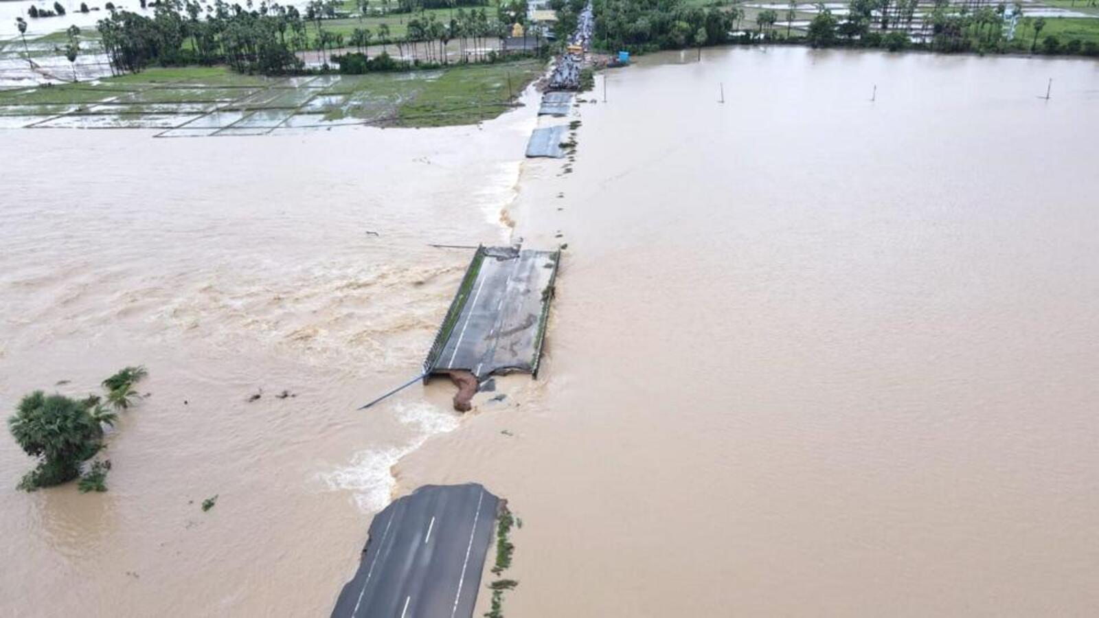 11 killed as heavy rains trigger flash floods across Telangana - Vimarsana News