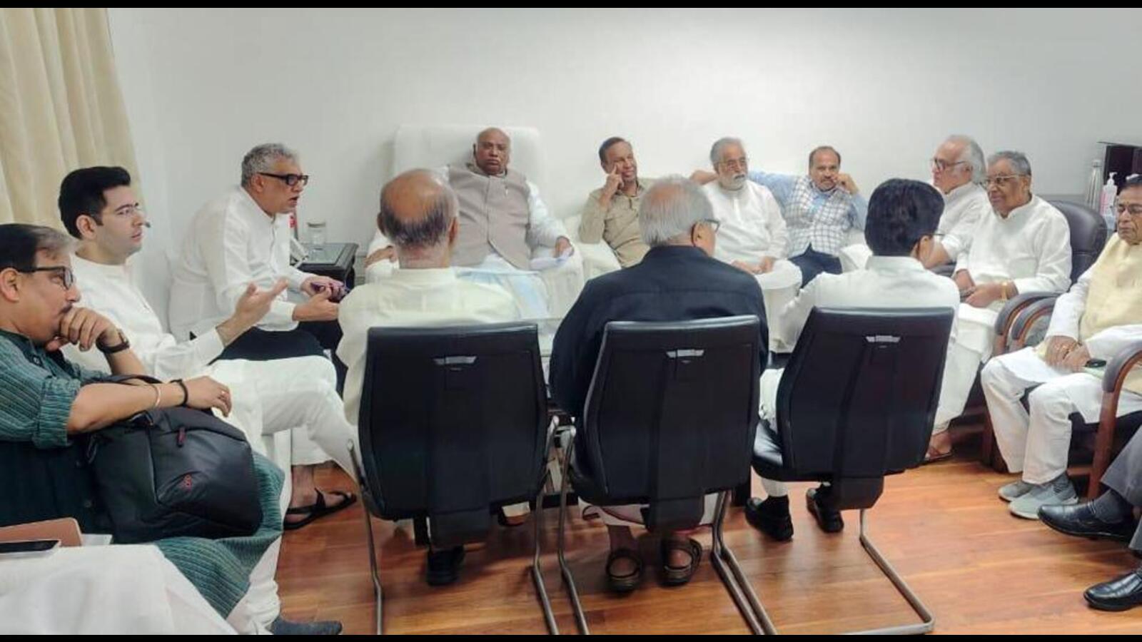 Oppn team, including 20 MPs, begins visit to Manipur today - Vimarsana News