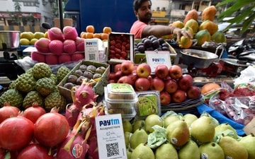 Whether it is the coconut seller who accepts payments via QR code, or a luxury e-commerce app, a rising tide lifts all boats. (HT Archive) Whether it is the coconut seller who accepts payments via QR code, or a luxury e-commerce app, a rising tide lifts all boats. (HT Archive)