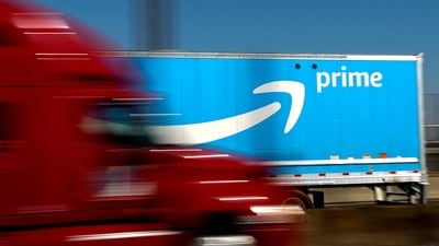 FILE PHOTO: An Amazon Prime truck is pictured as it crosses the George Washington Bridge on Interstate Route 95 during Amazon's two-day "Prime Early Access Sale" shopping event for Amazon members in New York City, New York, U.S., October 11, 2022. REUTERS/Mike Segar/File Photo (REUTERS)