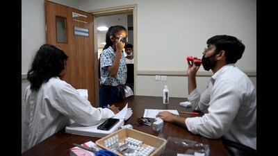 Doctors at the district hospital in Sector 39 said currently, around 200-250 cases of conjunctivitis are being reported daily as against the four to five cases in the first week of July. (Sunil Ghosh/HT Photo) Doctors at the district hospital in Sector 39 said currently, around 200-250 cases of conjunctivitis are being reported daily as against the four to five cases in the first week of July. (Sunil Ghosh/HT Photo)