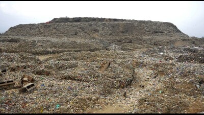 Estimated to cost ₹10.53 crore, the proposed plant will have the capacity to process 200 metric tonnes (MT) of wet waste daily and will be set up on 5 acres cleared at the Dadumajra landfill through bio-mining of legacy waste. (HT Photo) Estimated to cost ₹10.53 crore, the proposed plant will have the capacity to process 200 metric tonnes (MT) of wet waste daily and will be set up on 5 acres cleared at the Dadumajra landfill through bio-mining of legacy waste. (HT Photo)