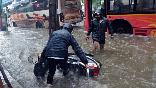 After heavy rain, waterlogging was witnessed at several places in Thane on Thursday. (Praful Gangurde/ HT Photo)