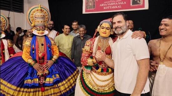 Rahul Gandhi witnessed a Kathakali performance at PSV Natyasangham in Kerala (Twitter/@IYC)
