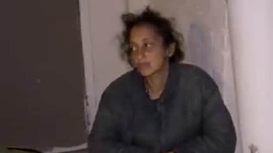 Hyderabad woman spotted starving on the roads of Chicago. (Twitter/@amjedmbt)
