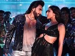 Ranveer Singh and Sara Ali Khan in Rocky Aur Rani Kii Prem Kahaani Ranveer Singh and Sara Ali Khan in Rocky Aur Rani Kii Prem Kahaani