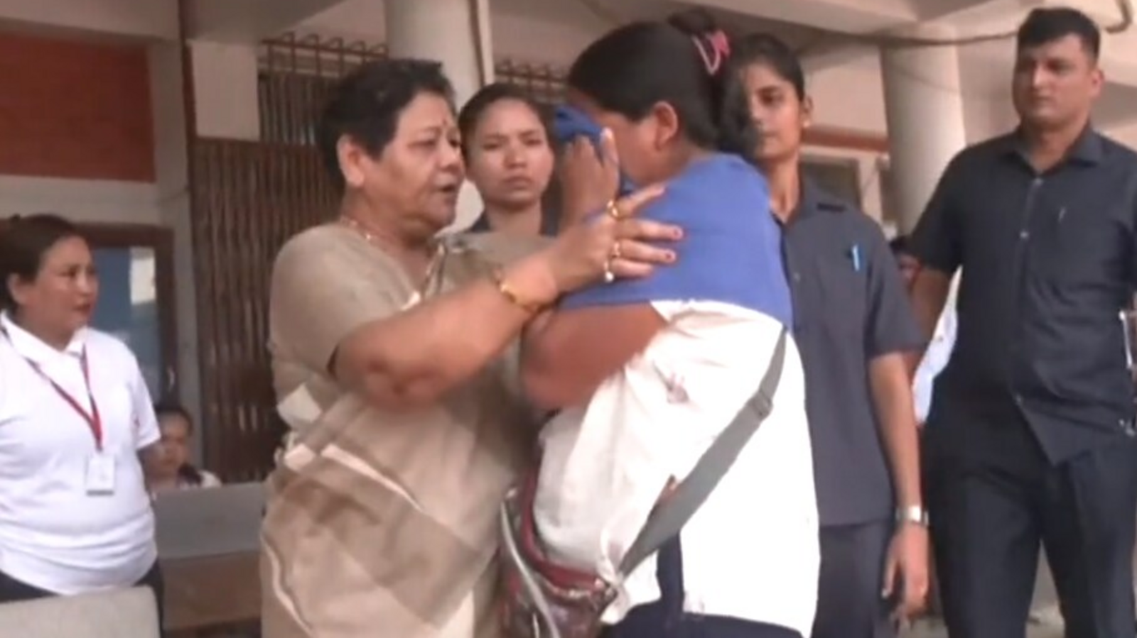 As Oppn's 21-member delegation fly to Manipur, governor visits relief camp | Latest News India - Vimarsana News
