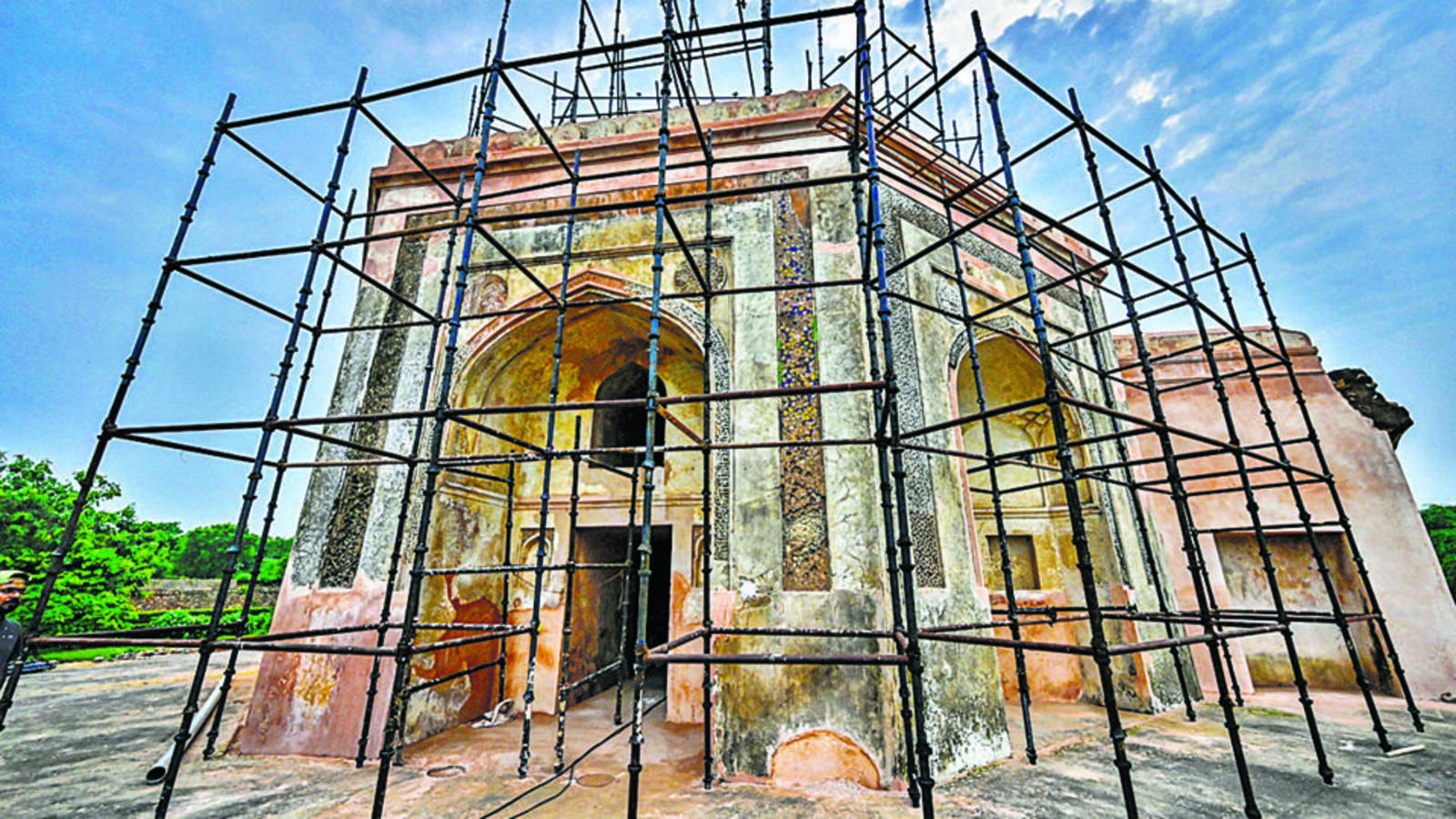 Frescos of 17th century Delhi monument revamped | Latest News Delhi